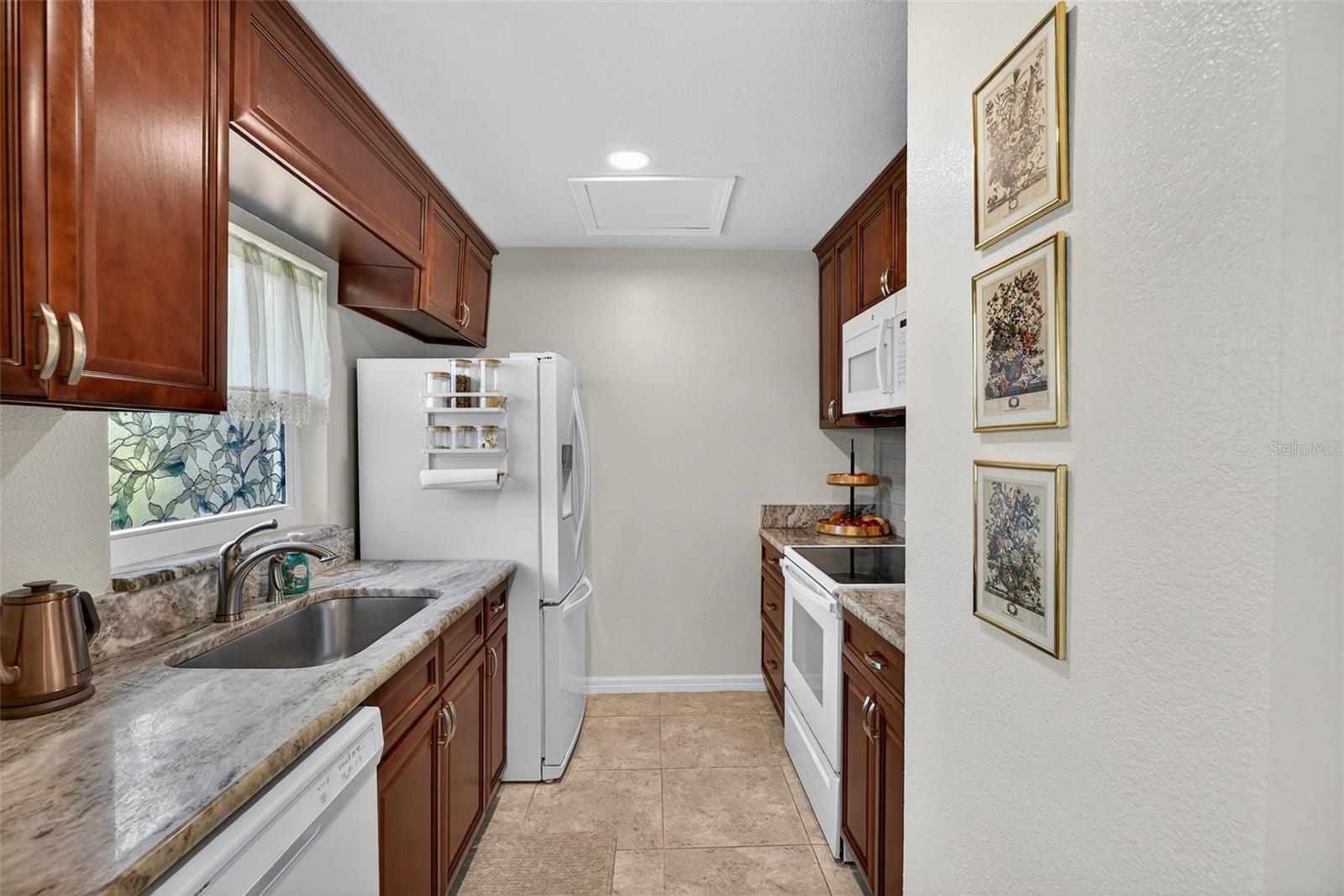 Image 16 of 36 For 404 Cordova Green 404