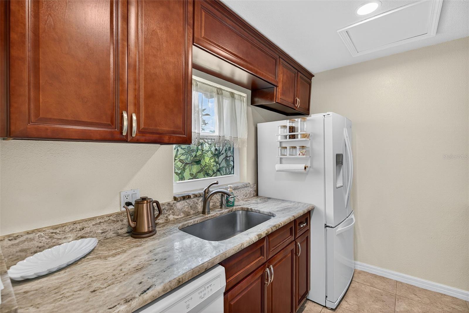 Image 17 of 36 For 404 Cordova Green 404