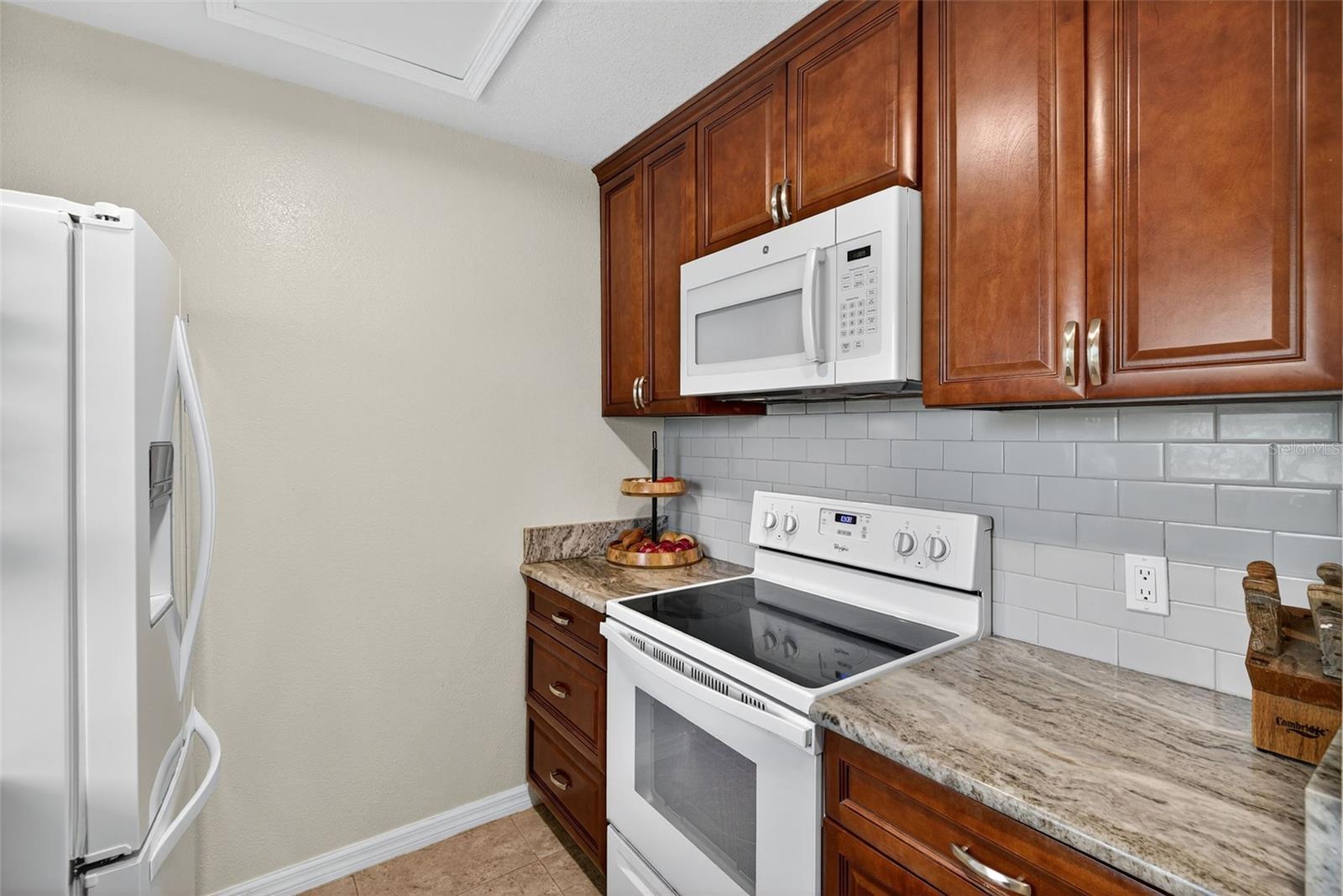 Image 18 of 36 For 404 Cordova Green 404