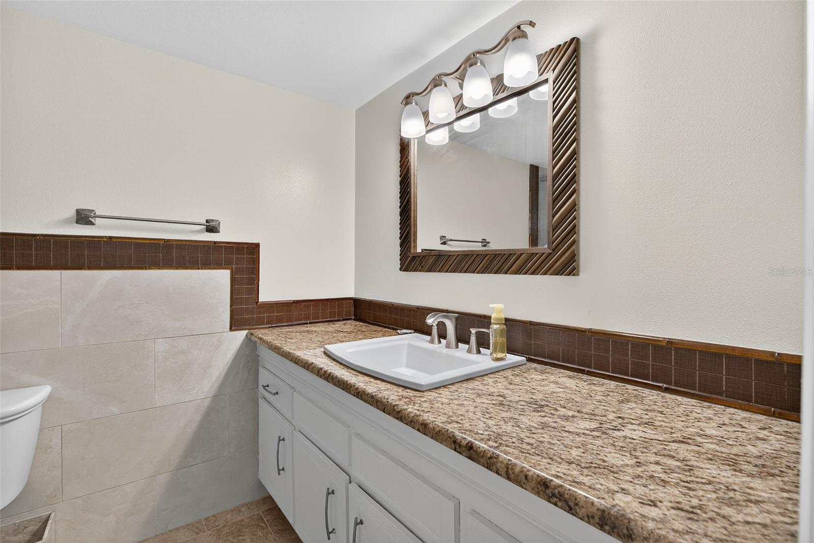 Image 20 of 36 For 404 Cordova Green 404
