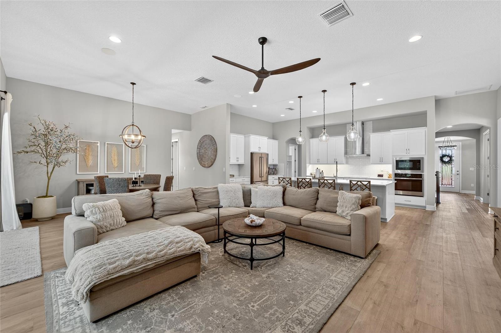 Listing photo id 12 for 12928 Twin Bridges Drive