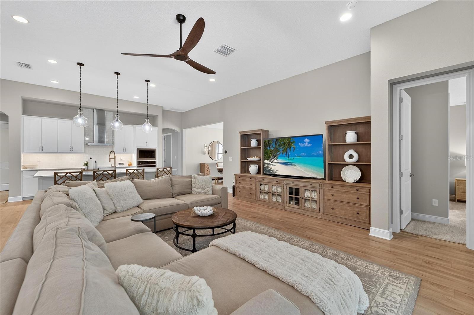 Listing photo id 13 for 12928 Twin Bridges Drive