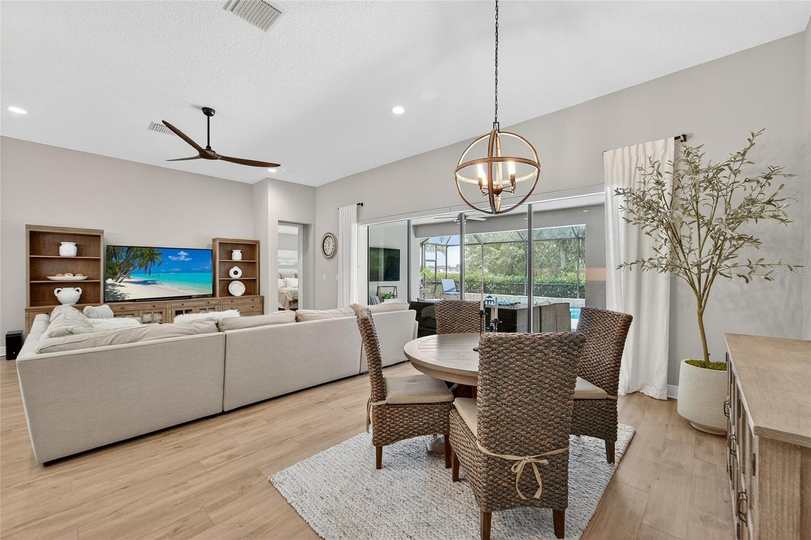 Listing photo id 17 for 12928 Twin Bridges Drive