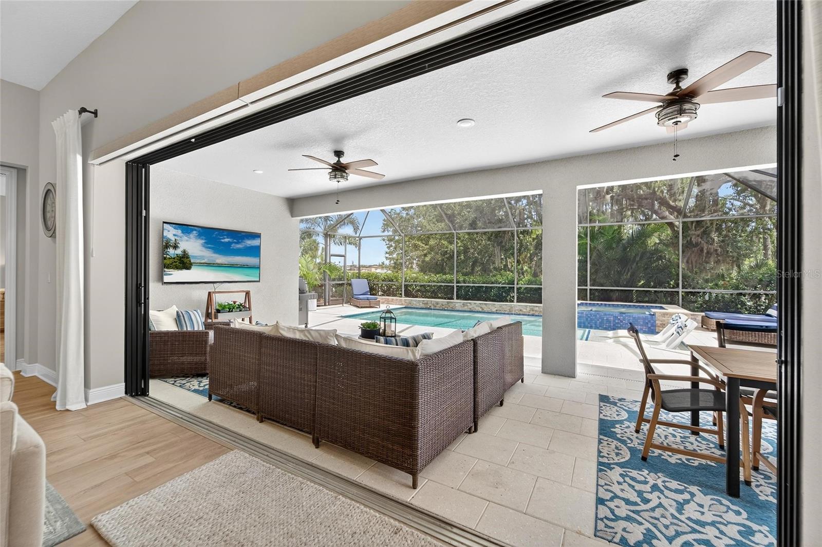 Listing photo id 18 for 12928 Twin Bridges Drive