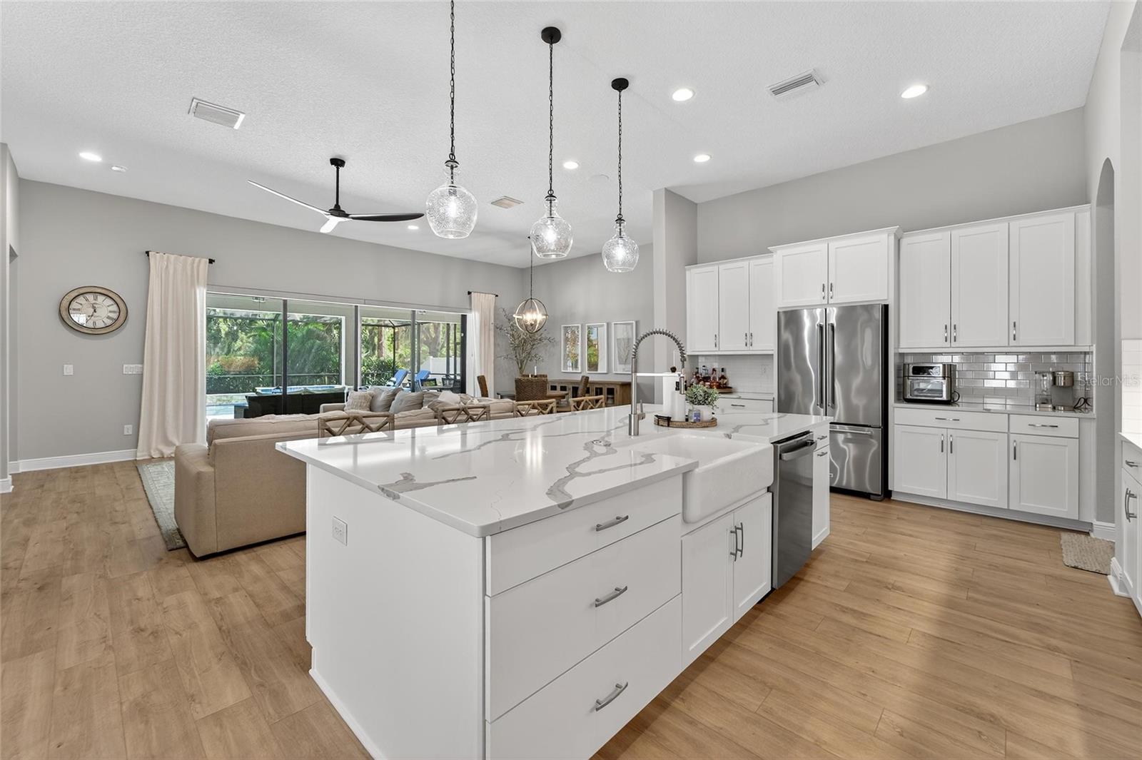 Listing photo id 5 for 12928 Twin Bridges Drive