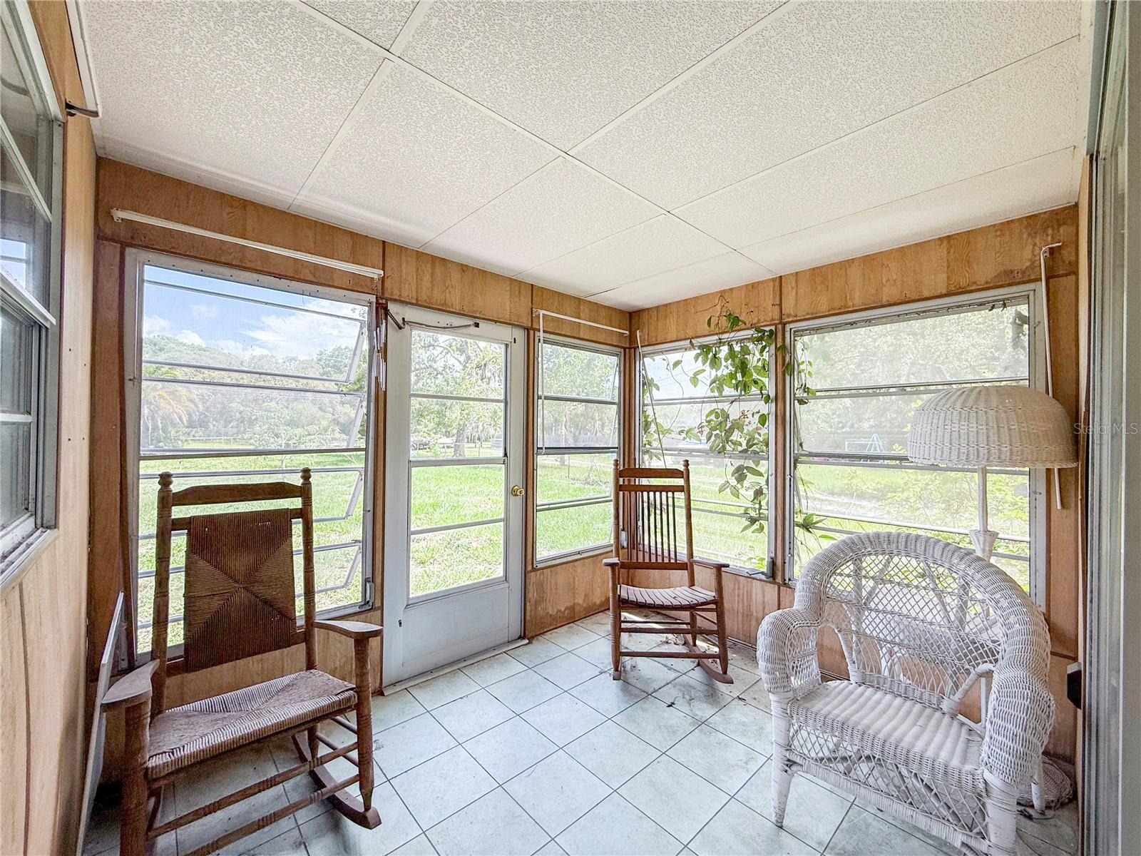 Listing photo id 9 for 9113-1 Sunshine Boulevard