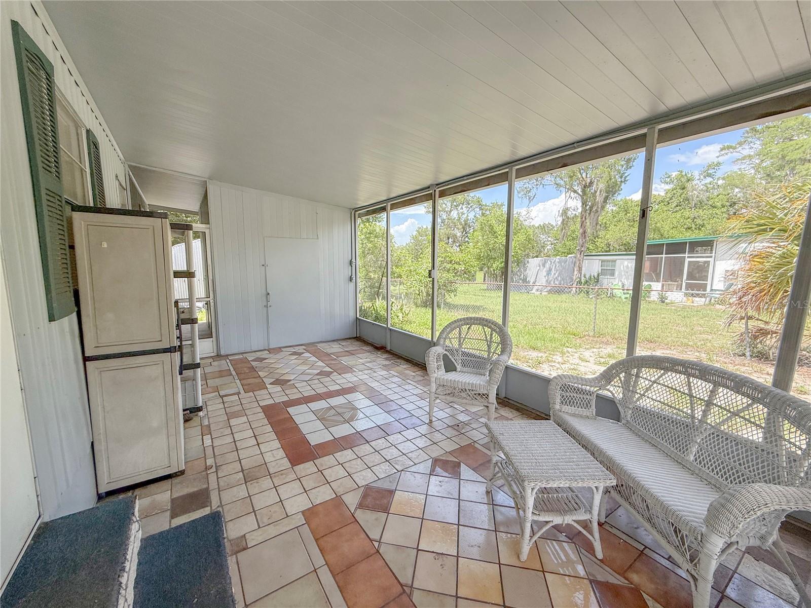 Listing photo id 10 for 9113-1 Sunshine Boulevard