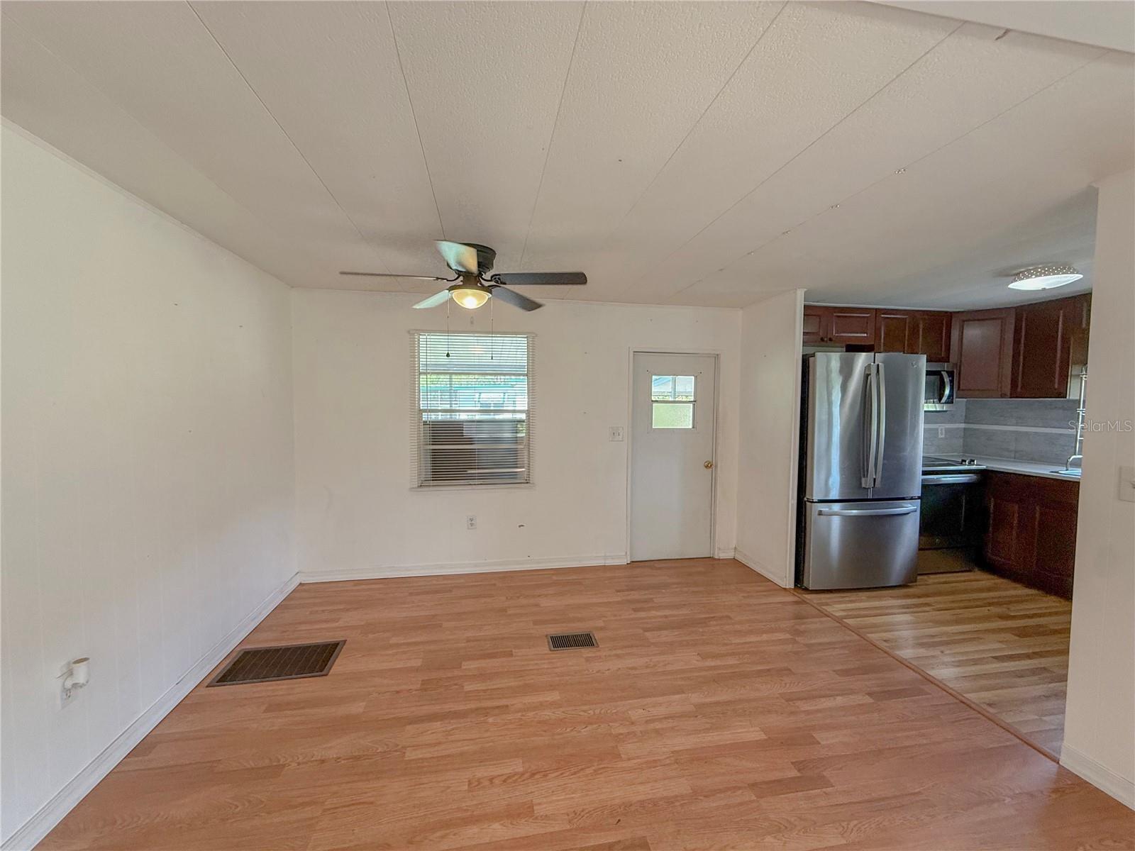 Listing photo id 1 for 9113-1 Sunshine Boulevard