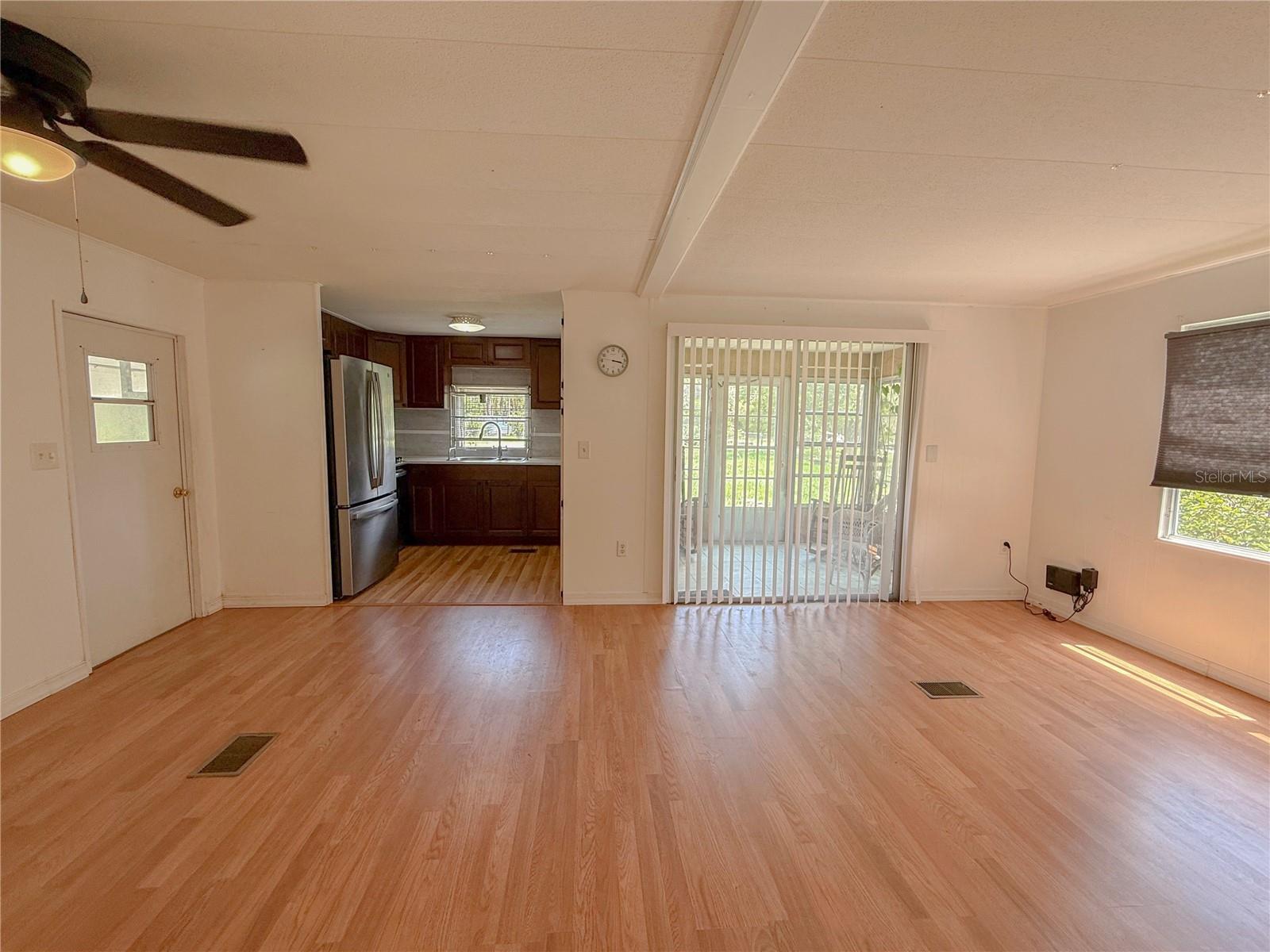 Listing photo id 3 for 9113-1 Sunshine Boulevard