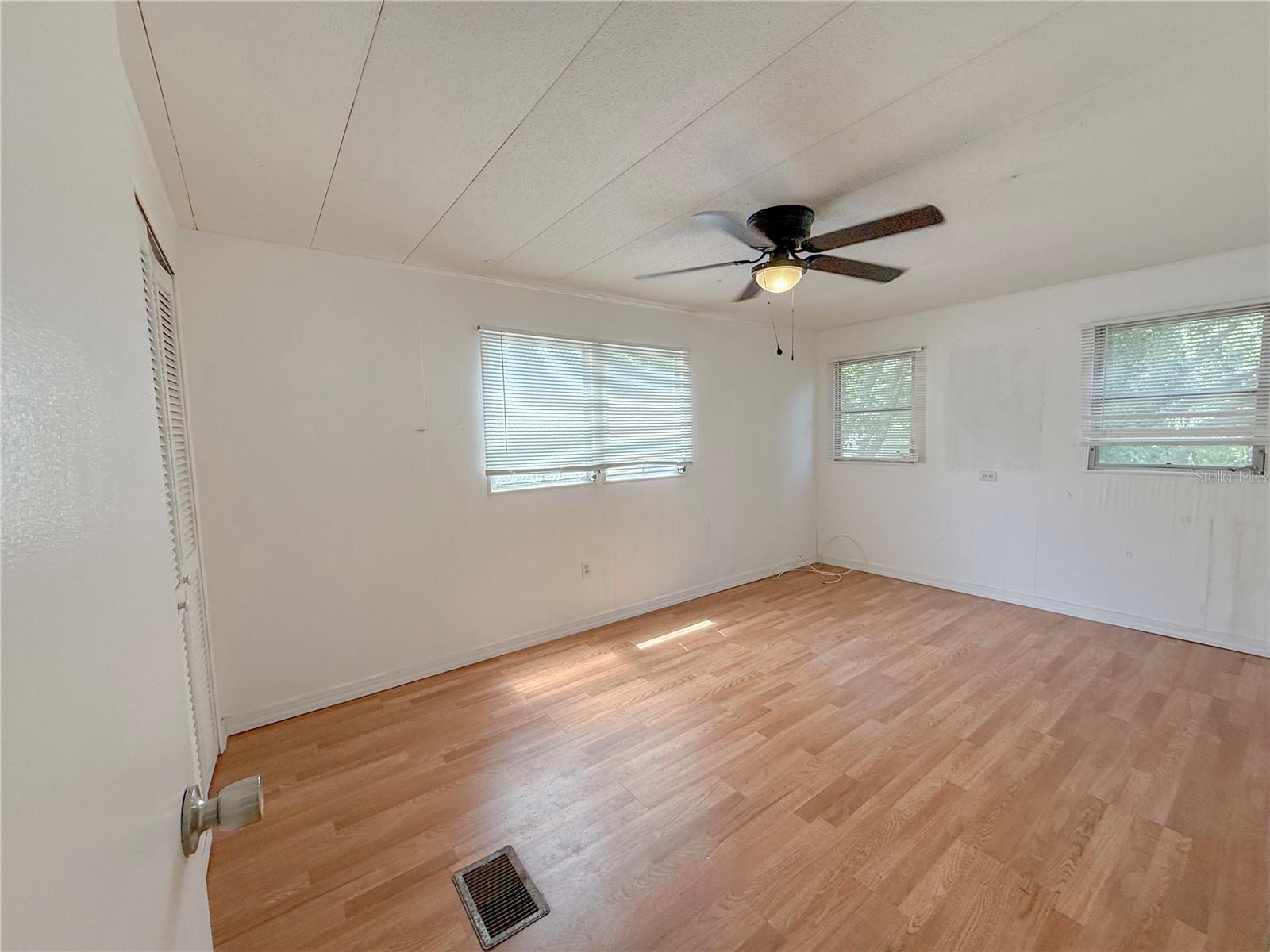 Listing photo id 5 for 9113-1 Sunshine Boulevard