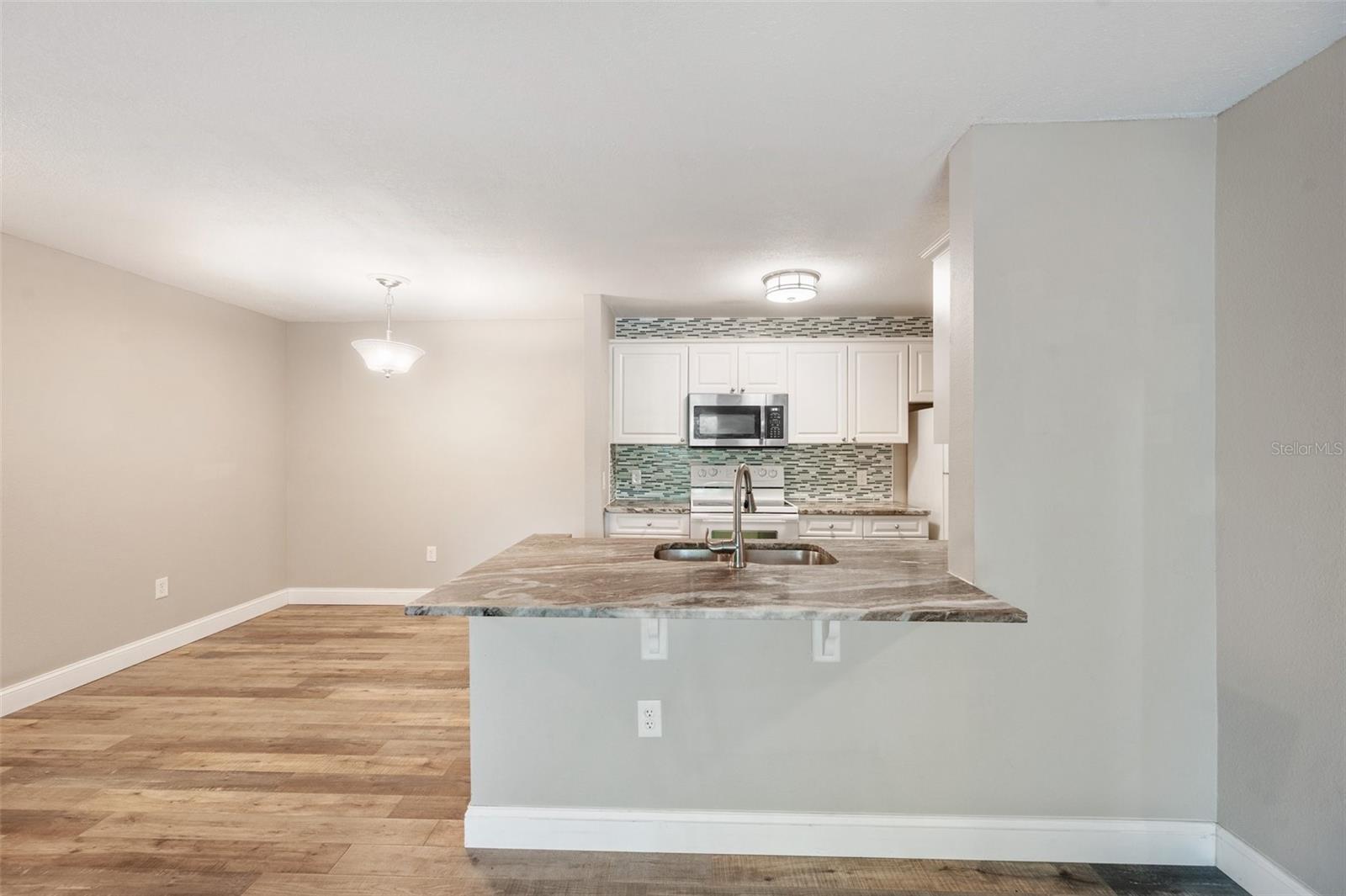 Listing photo id 9 for 9481 Highland Oak Drive 903