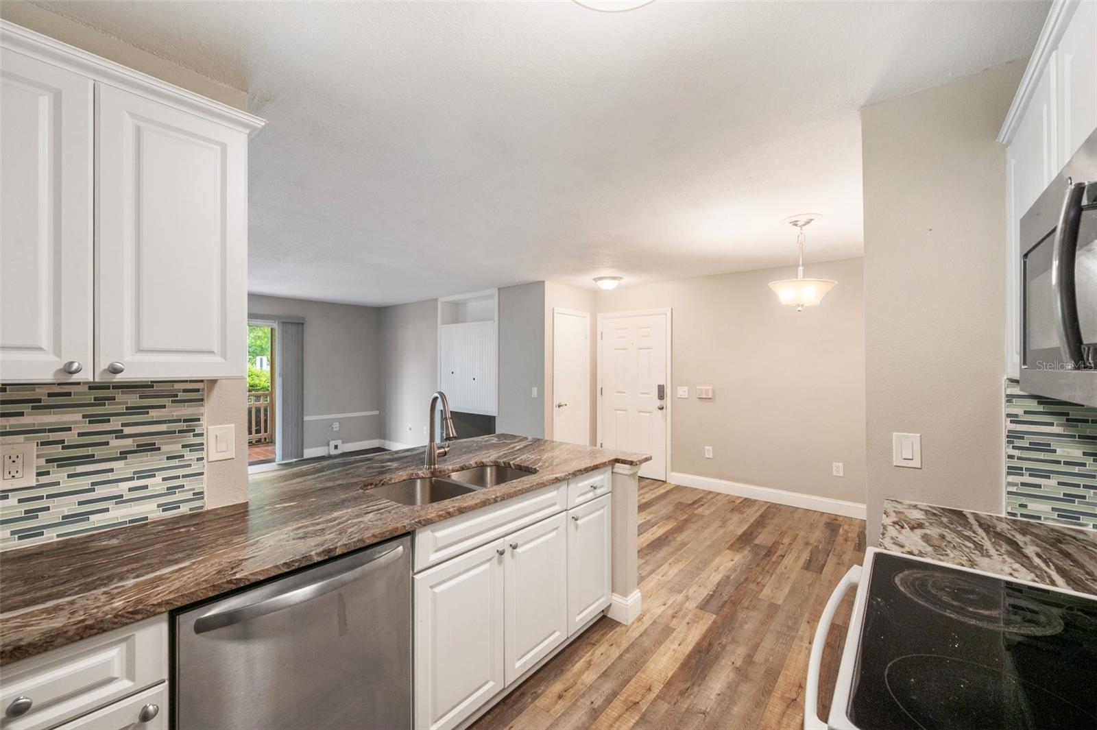 Listing photo id 11 for 9481 Highland Oak Drive 903