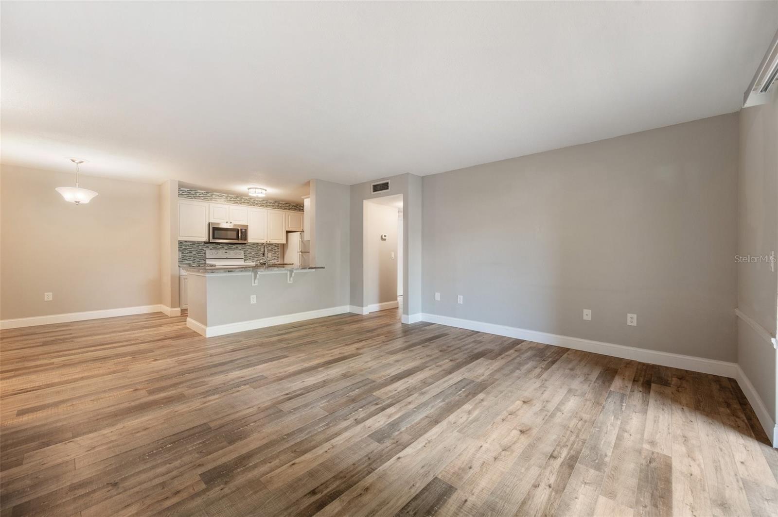 Listing photo id 12 for 9481 Highland Oak Drive 903
