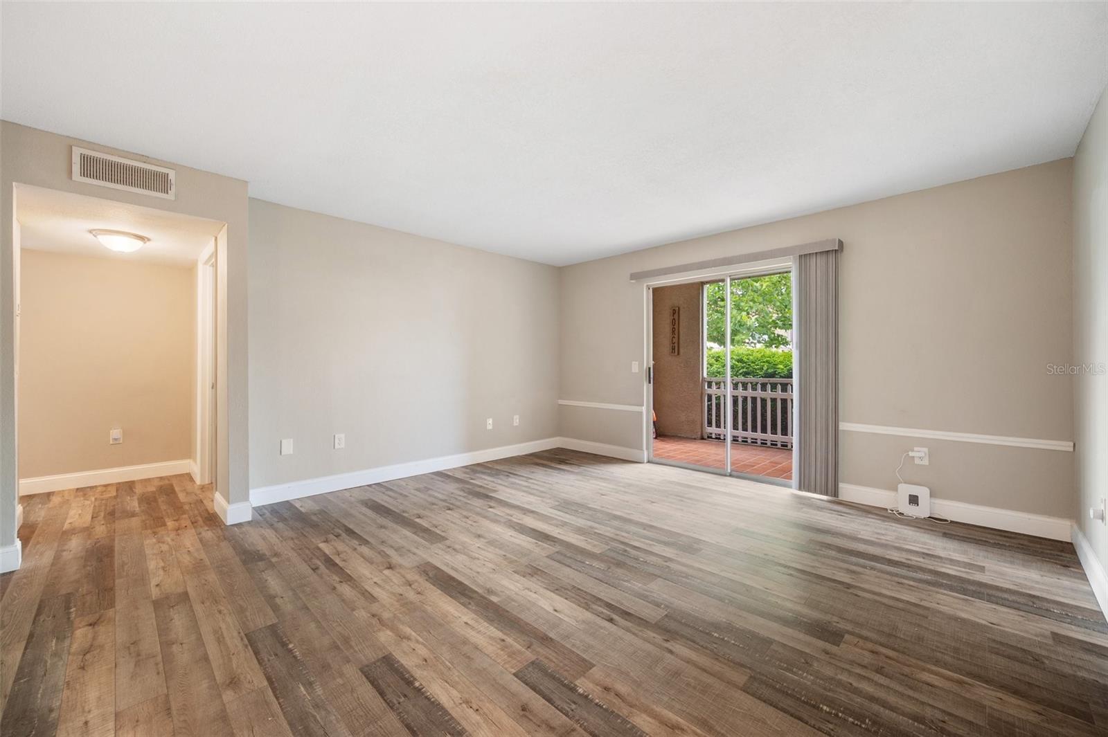 Listing photo id 13 for 9481 Highland Oak Drive 903