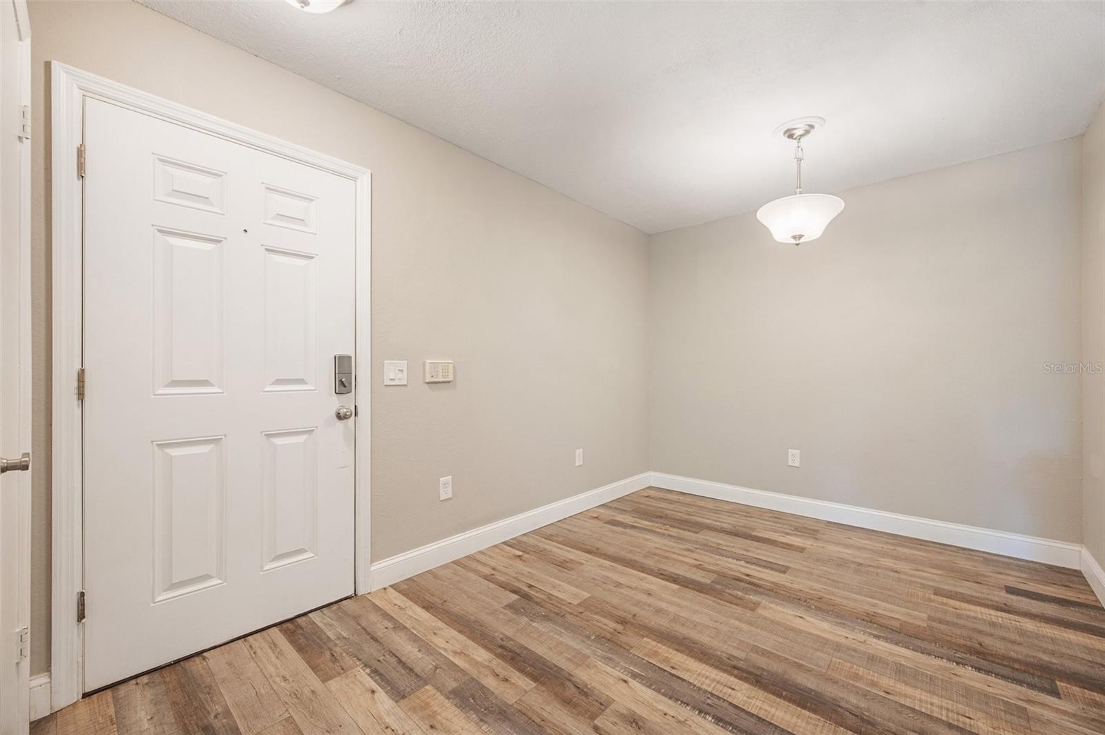 Listing photo id 1 for 9481 Highland Oak Drive 903