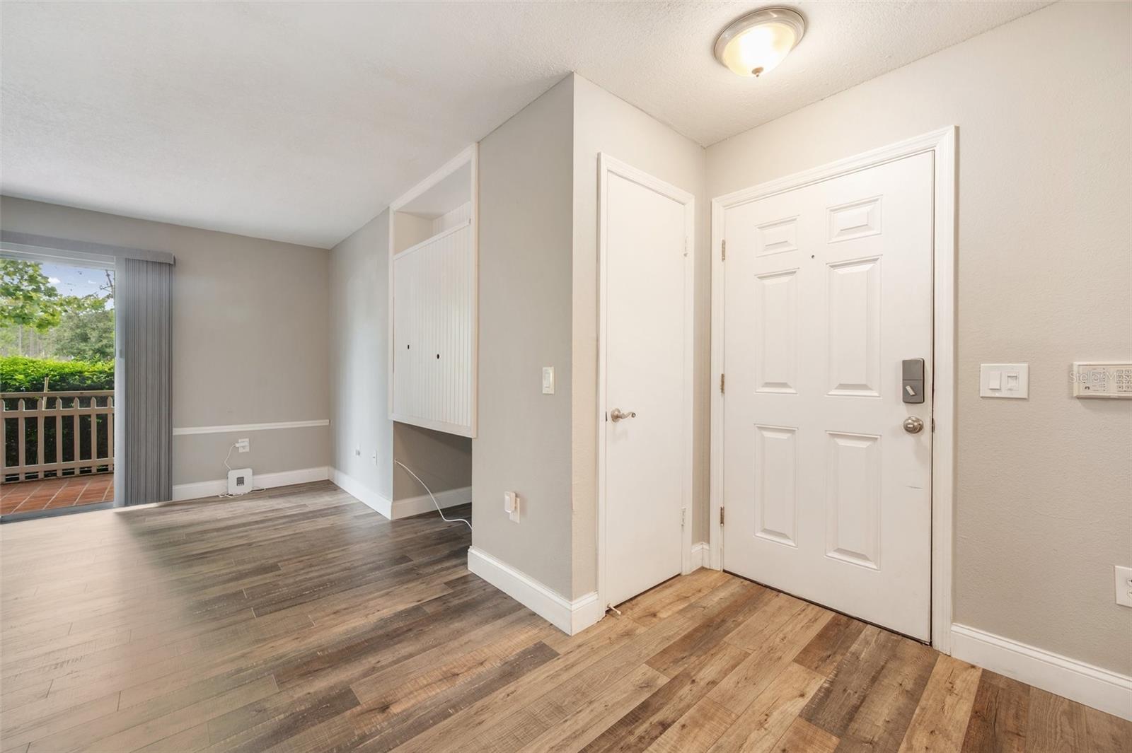 Listing photo id 2 for 9481 Highland Oak Drive 903