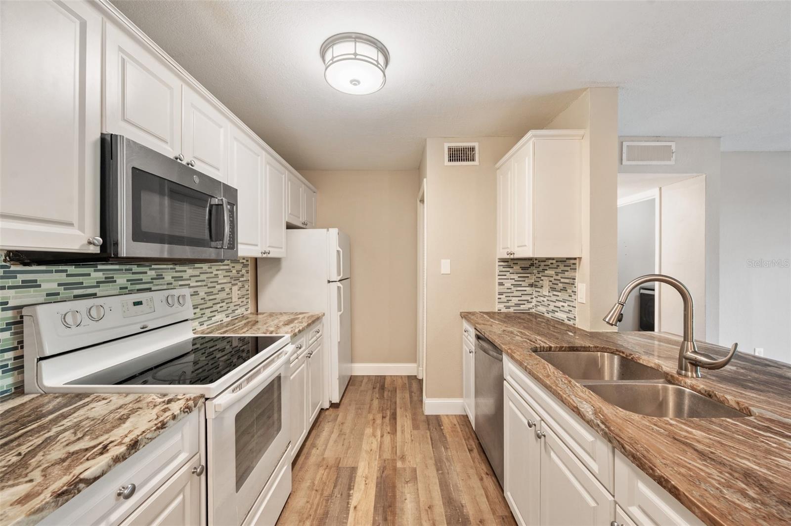 Listing photo id 7 for 9481 Highland Oak Drive 903