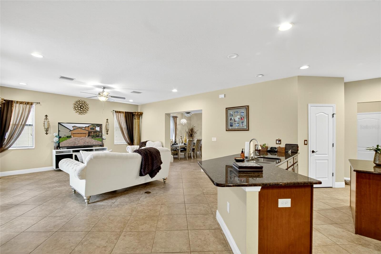 Listing photo id 10 for 15246 Anguilla Isle Avenue