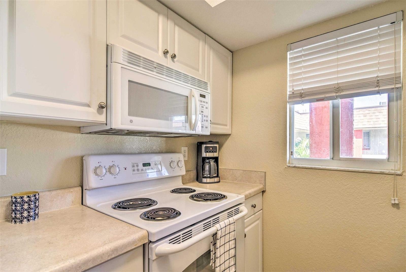 Image 10 of 21 For 2704 2nd Street 14