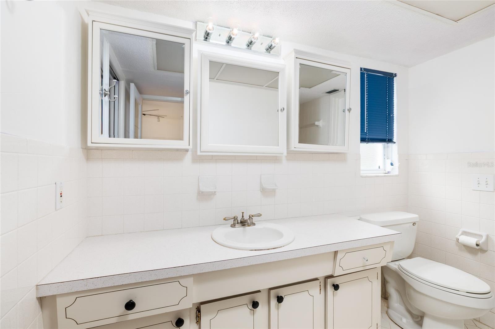 Image 11 of 42 For 5564 46th Avenue N