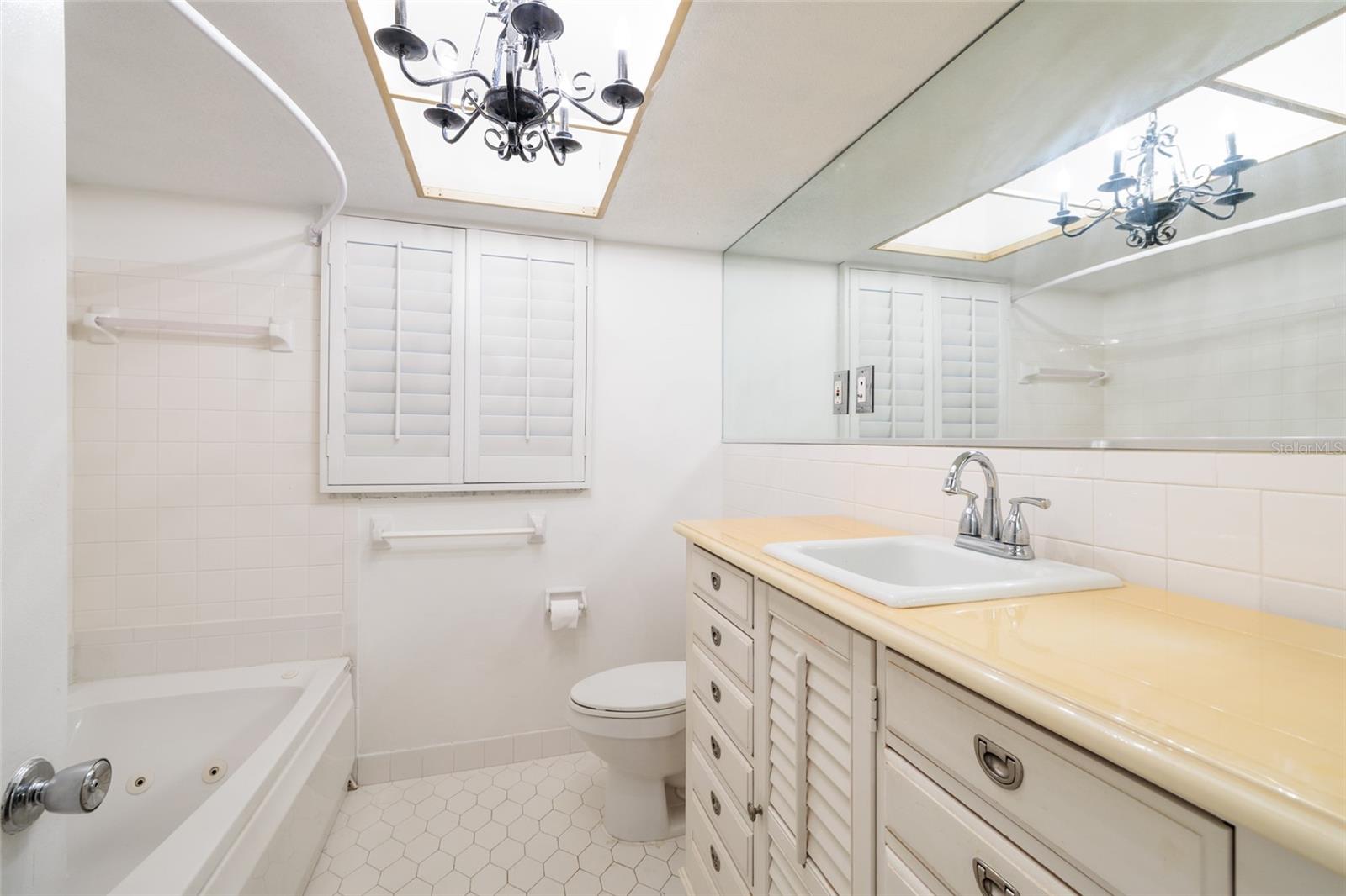 Image 15 of 42 For 5564 46th Avenue N