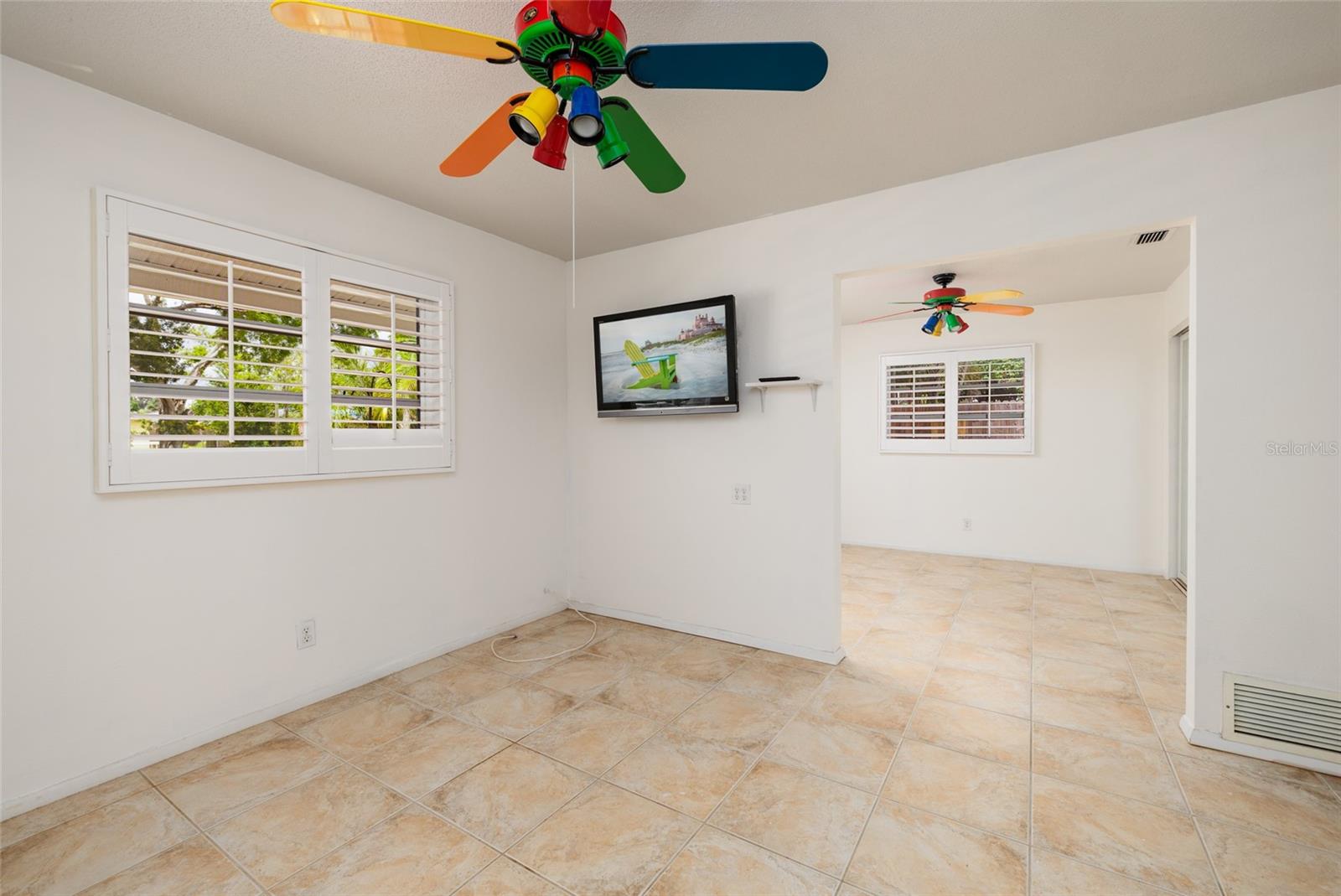 Image 18 of 42 For 5564 46th Avenue N
