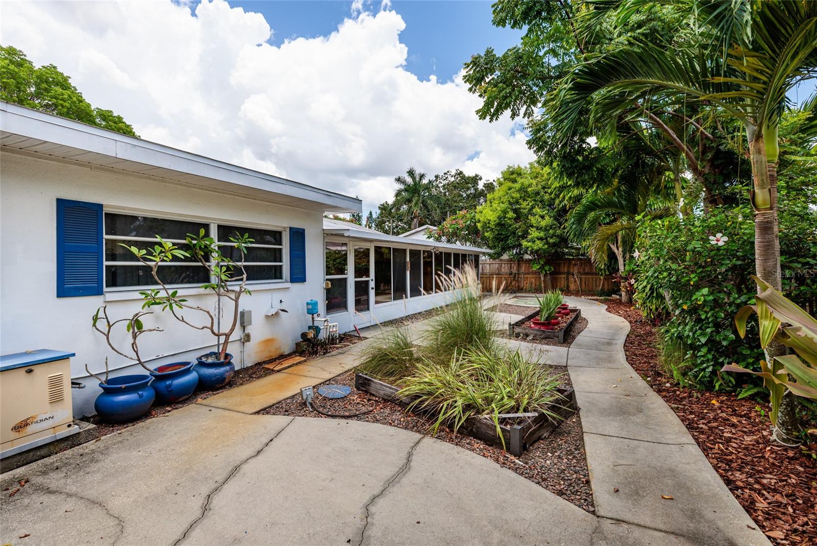 Image 22 of 42 For 5564 46th Avenue N