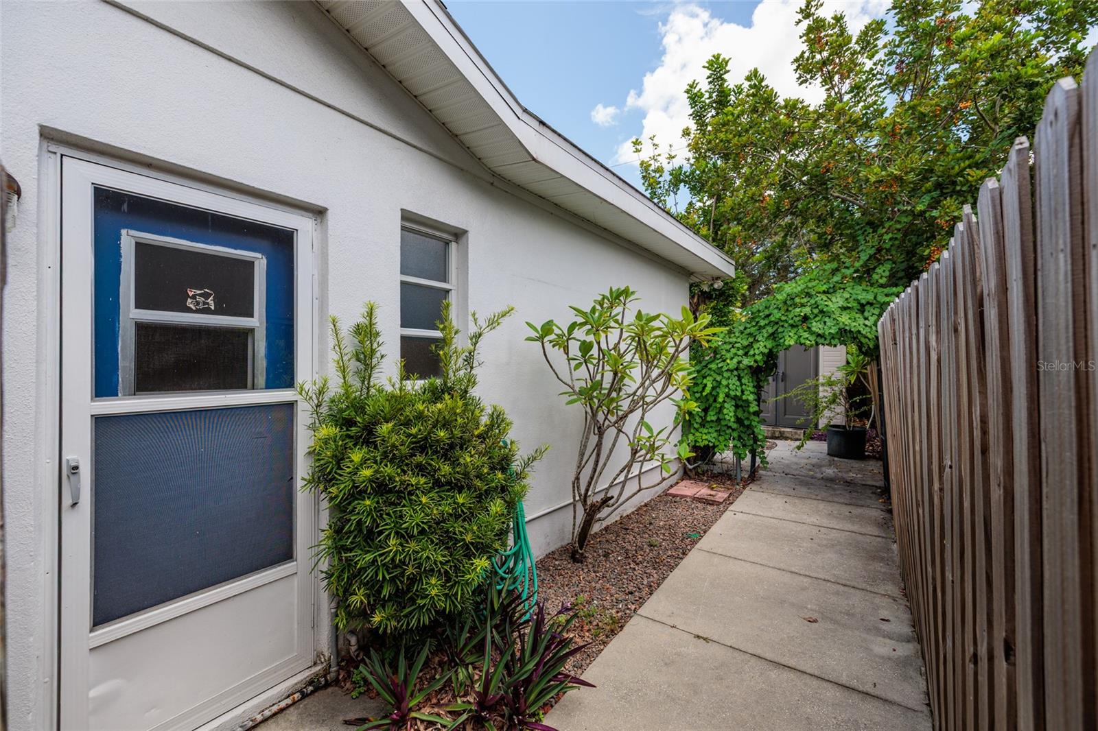 Image 23 of 42 For 5564 46th Avenue N
