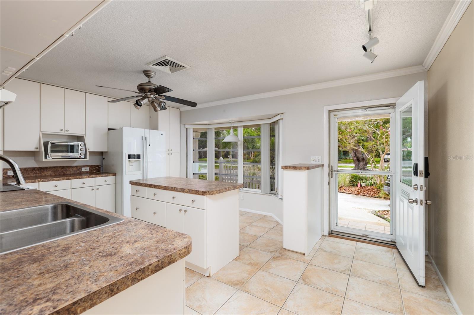 Image 4 of 42 For 5564 46th Avenue N