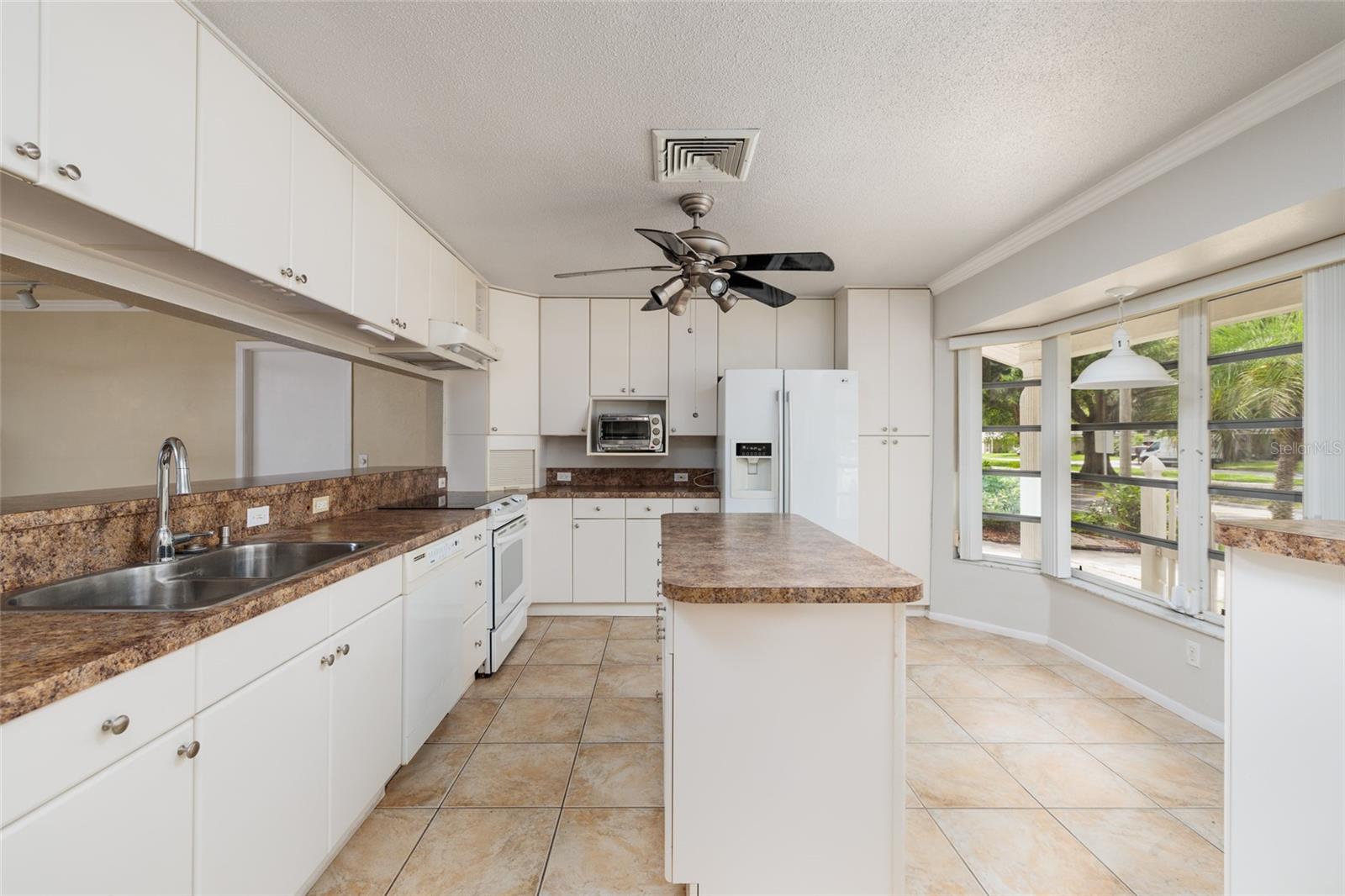 Image 5 of 42 For 5564 46th Avenue N