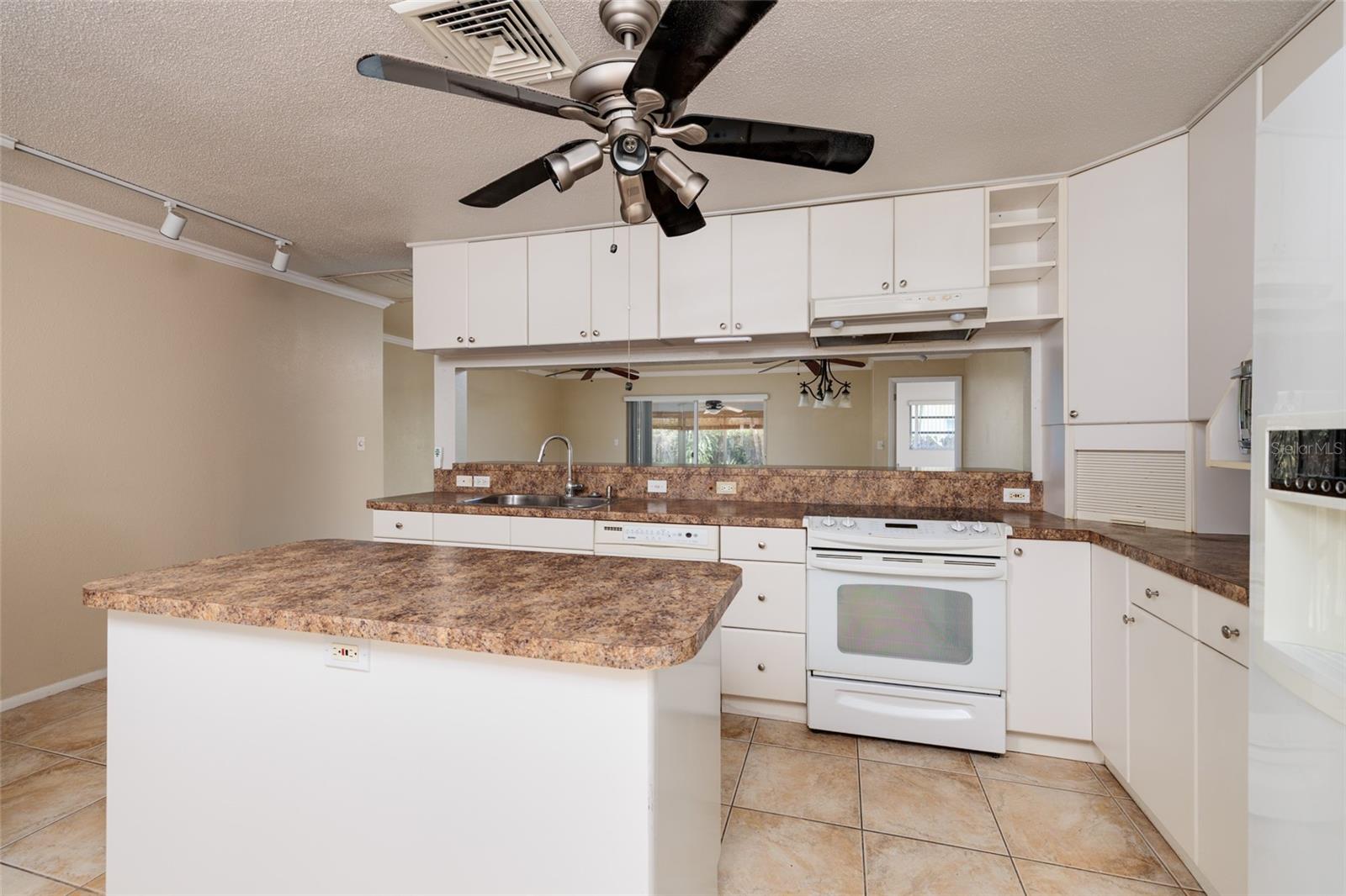 Image 6 of 42 For 5564 46th Avenue N
