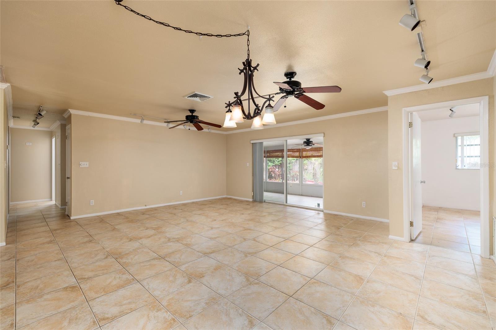 Image 9 of 42 For 5564 46th Avenue N