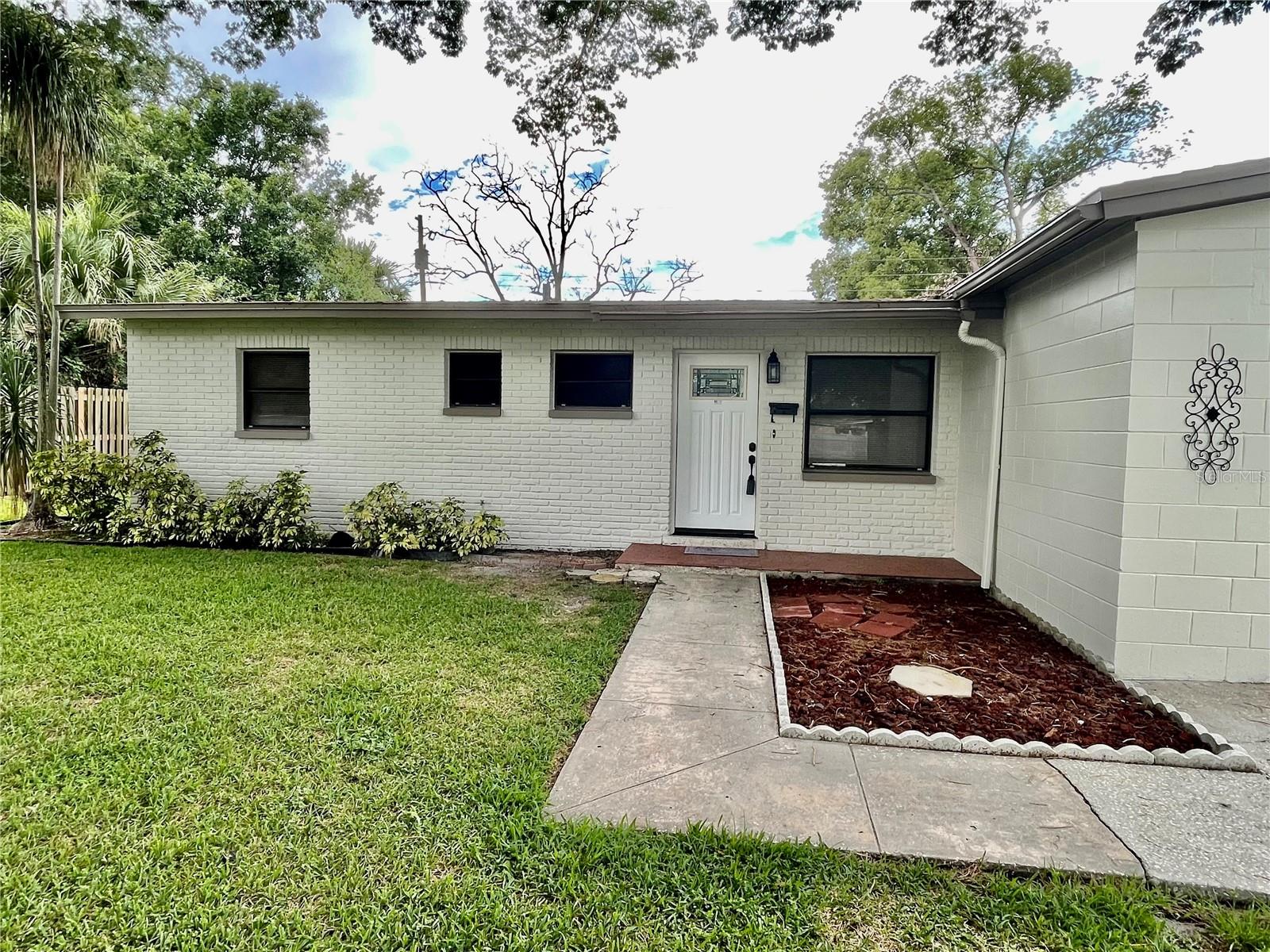 Image 3 of 30 For 7026 20th Street N
