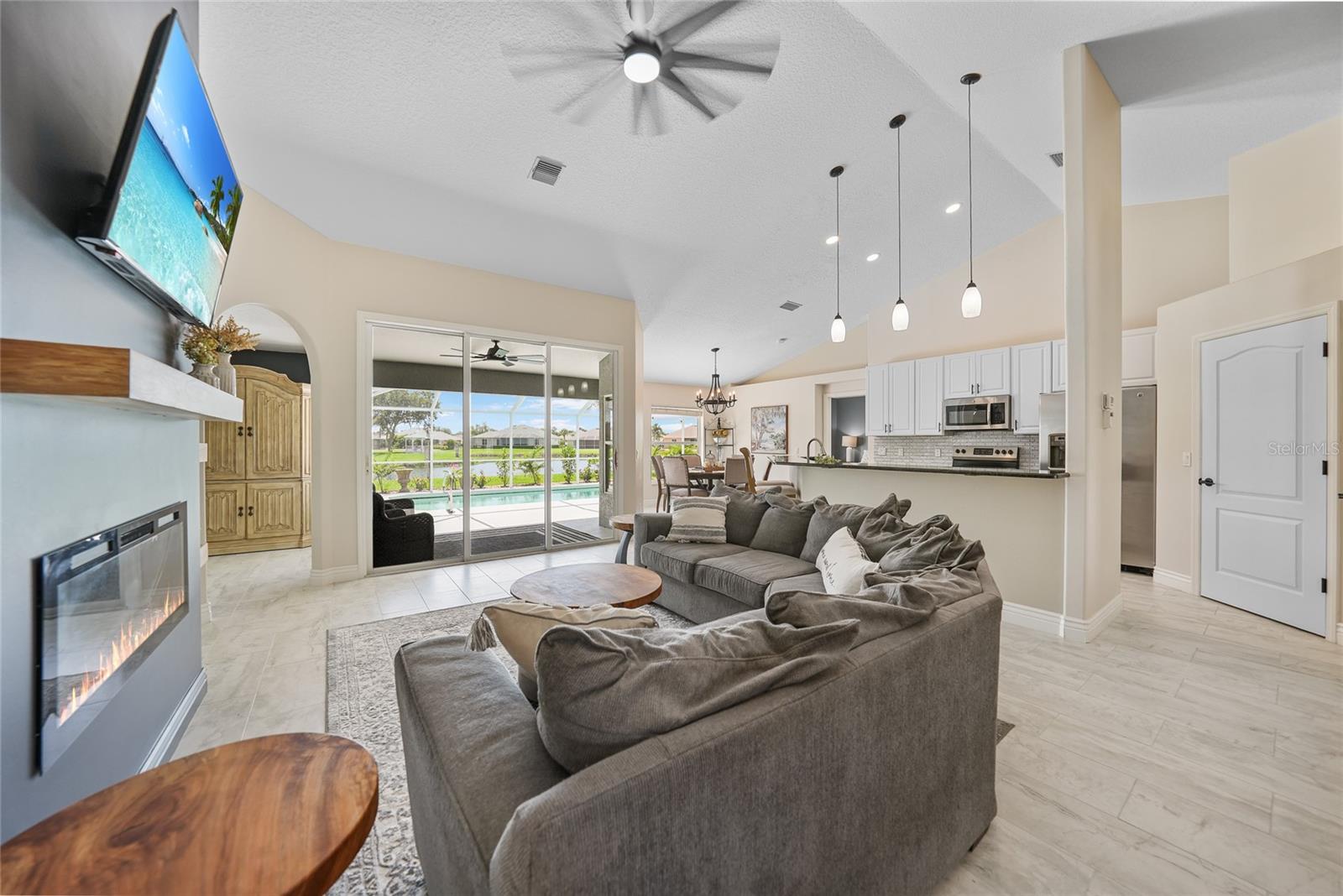 Image 6 of 67 For 2226 Charleston Park Drive