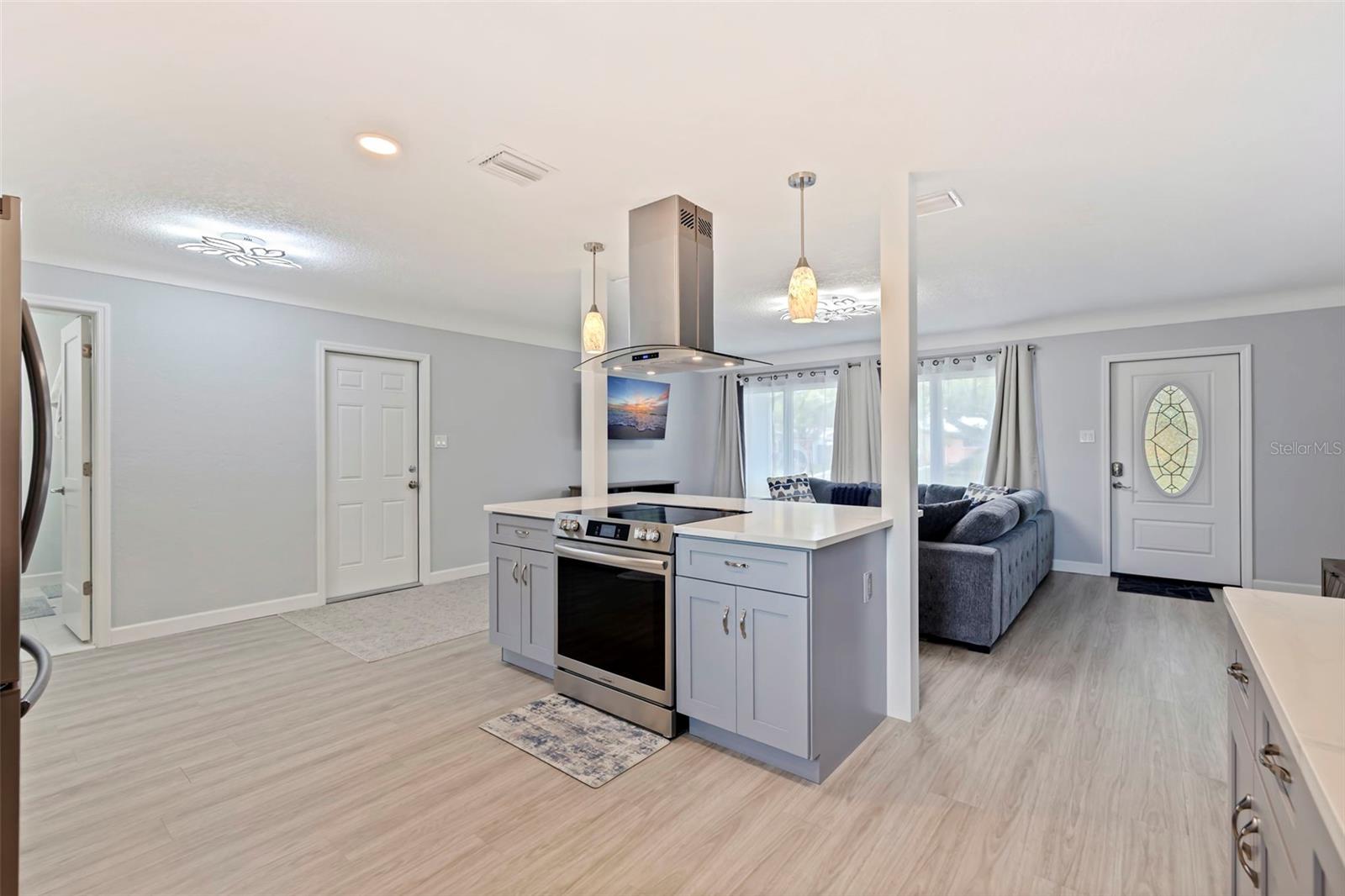 Image 10 of 35 For 11451 82nd Avenue