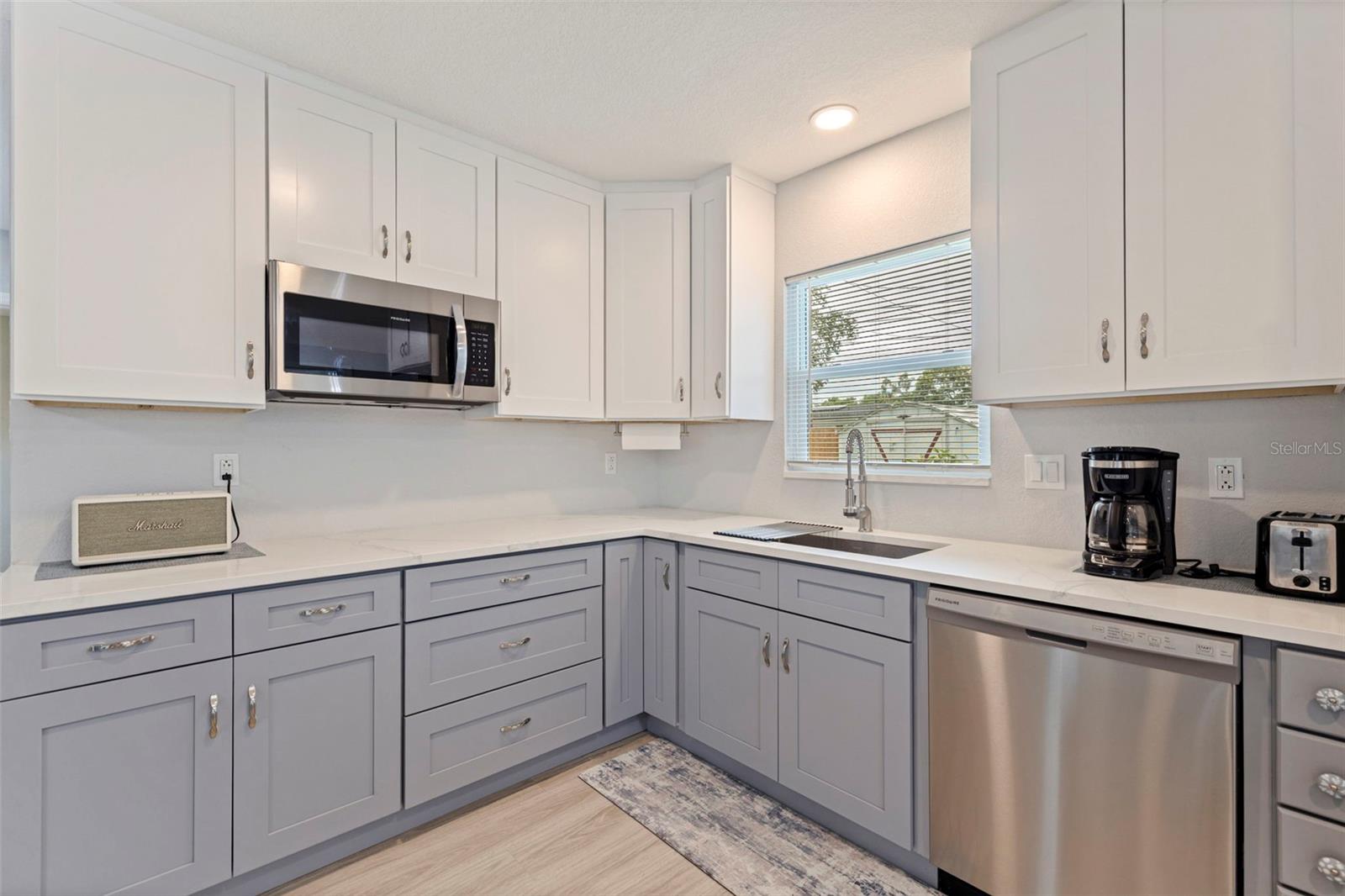 Image 12 of 35 For 11451 82nd Avenue
