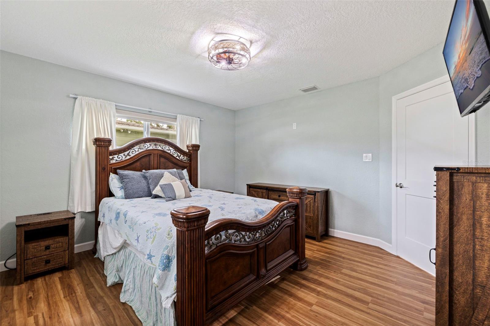 Image 21 of 35 For 11451 82nd Avenue