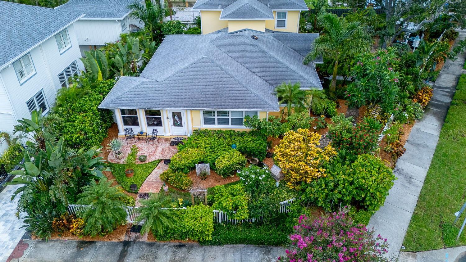 Image 2 of 98 For 1417 Beach Drive Ne