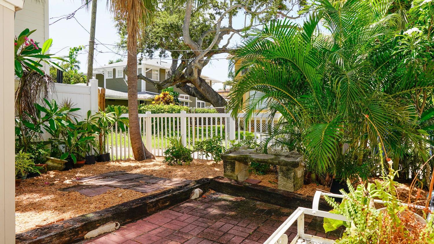Image 83 of 98 For 1417 Beach Drive Ne