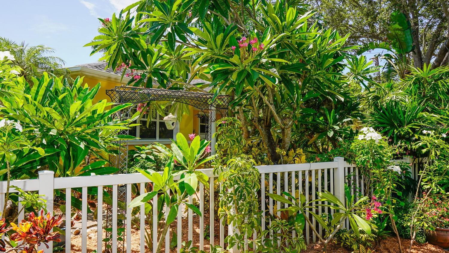 Image 88 of 98 For 1417 Beach Drive Ne