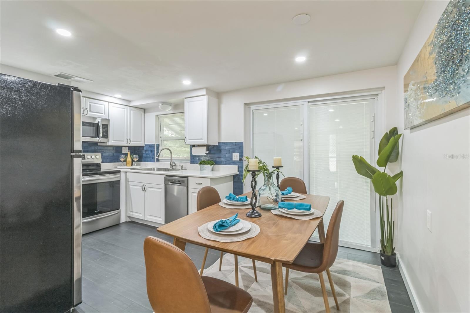 Listing photo id 11 for 5390 Manatee Terrace