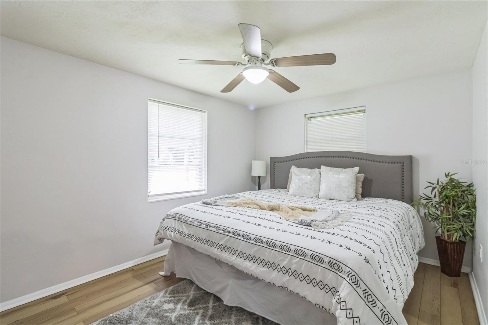 Listing photo id 13 for 5390 Manatee Terrace