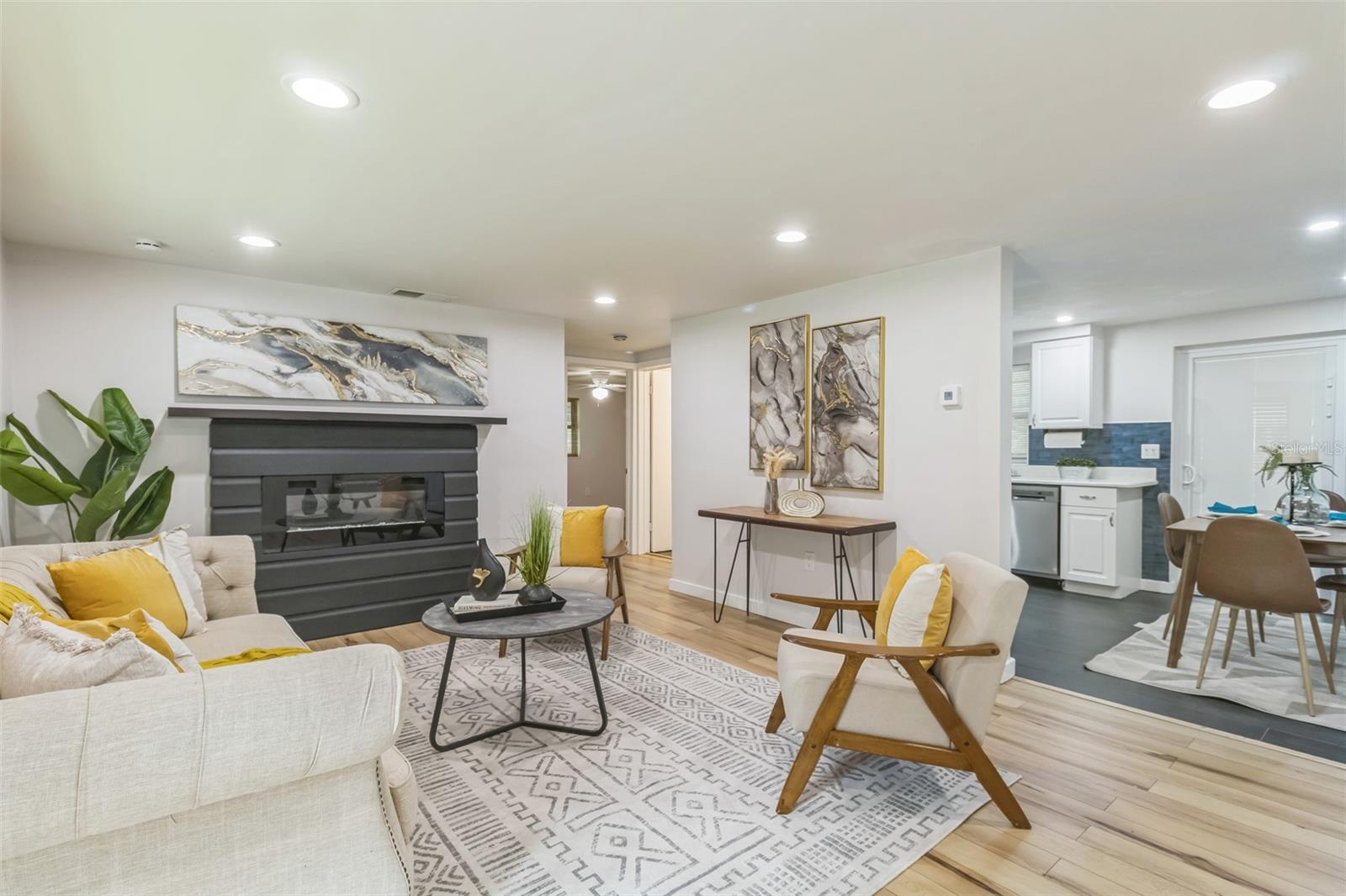 Listing photo id 2 for 5390 Manatee Terrace