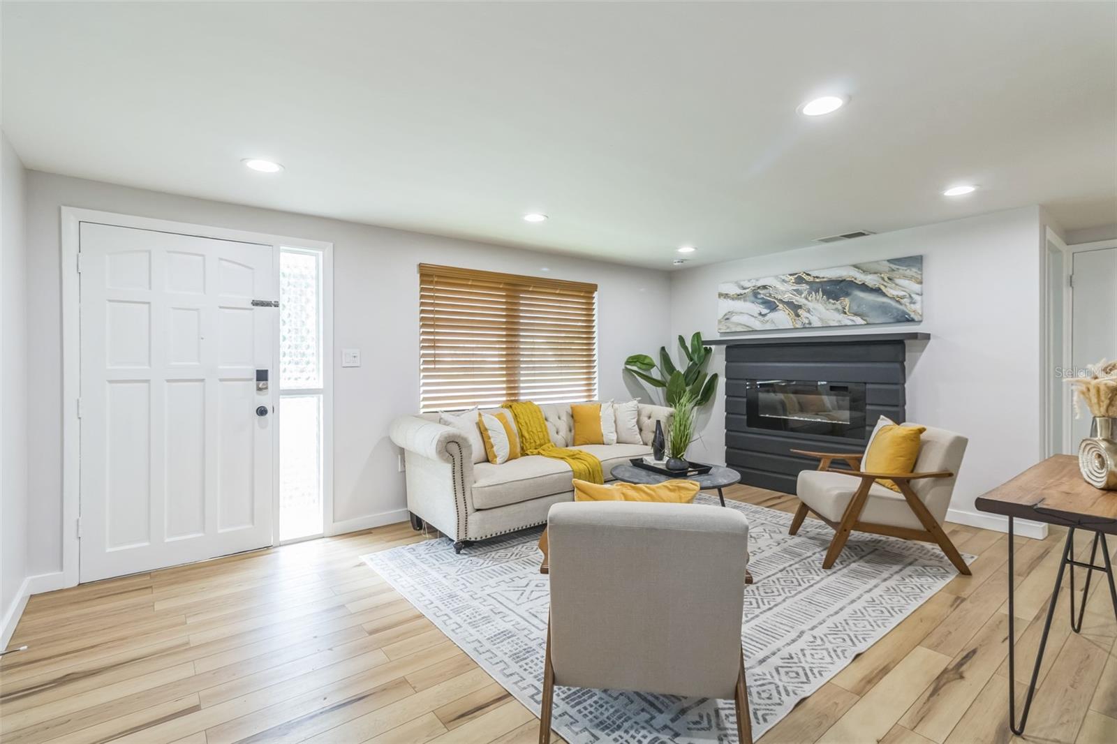 Listing photo id 3 for 5390 Manatee Terrace