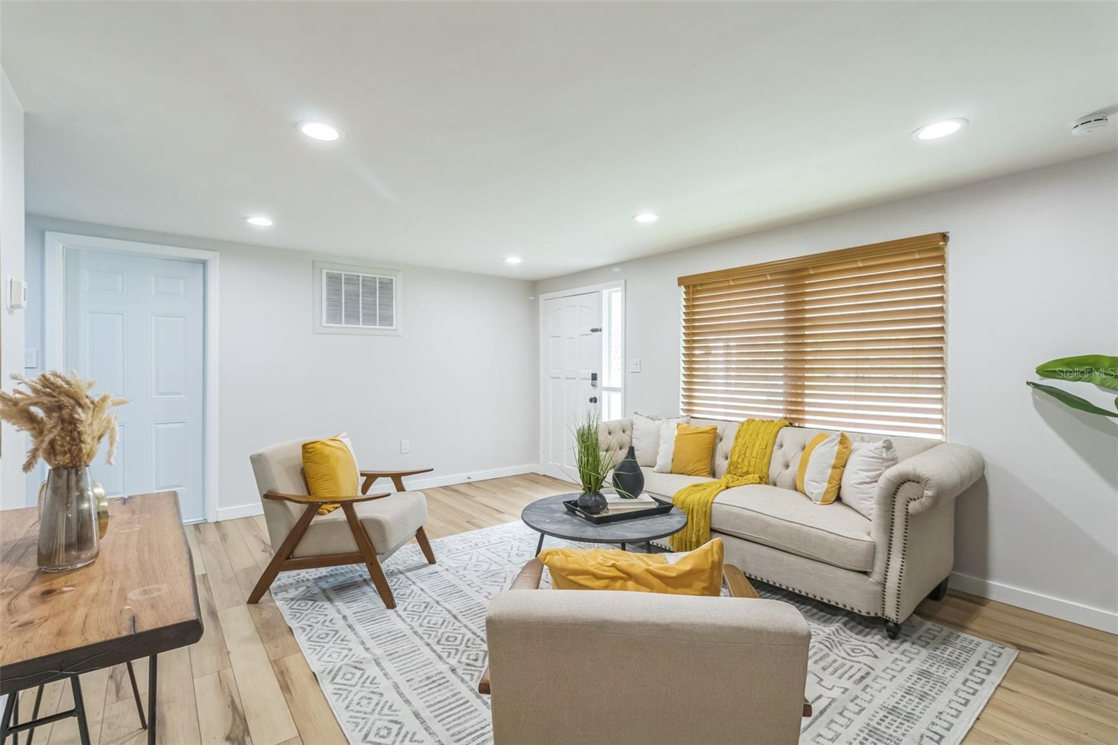 Listing photo id 4 for 5390 Manatee Terrace