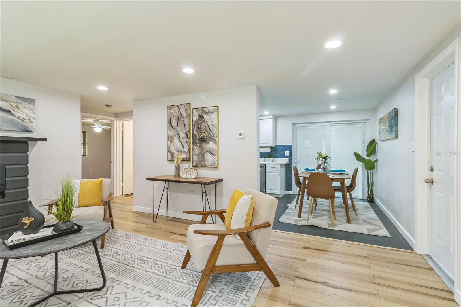 Listing photo id 6 for 5390 Manatee Terrace