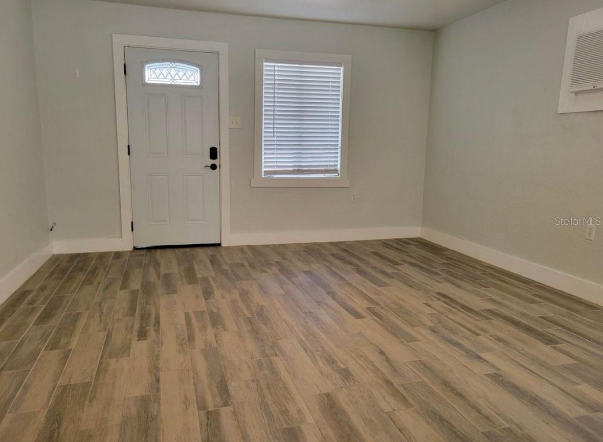 Listing photo id 8 for 330 20th Avenue S