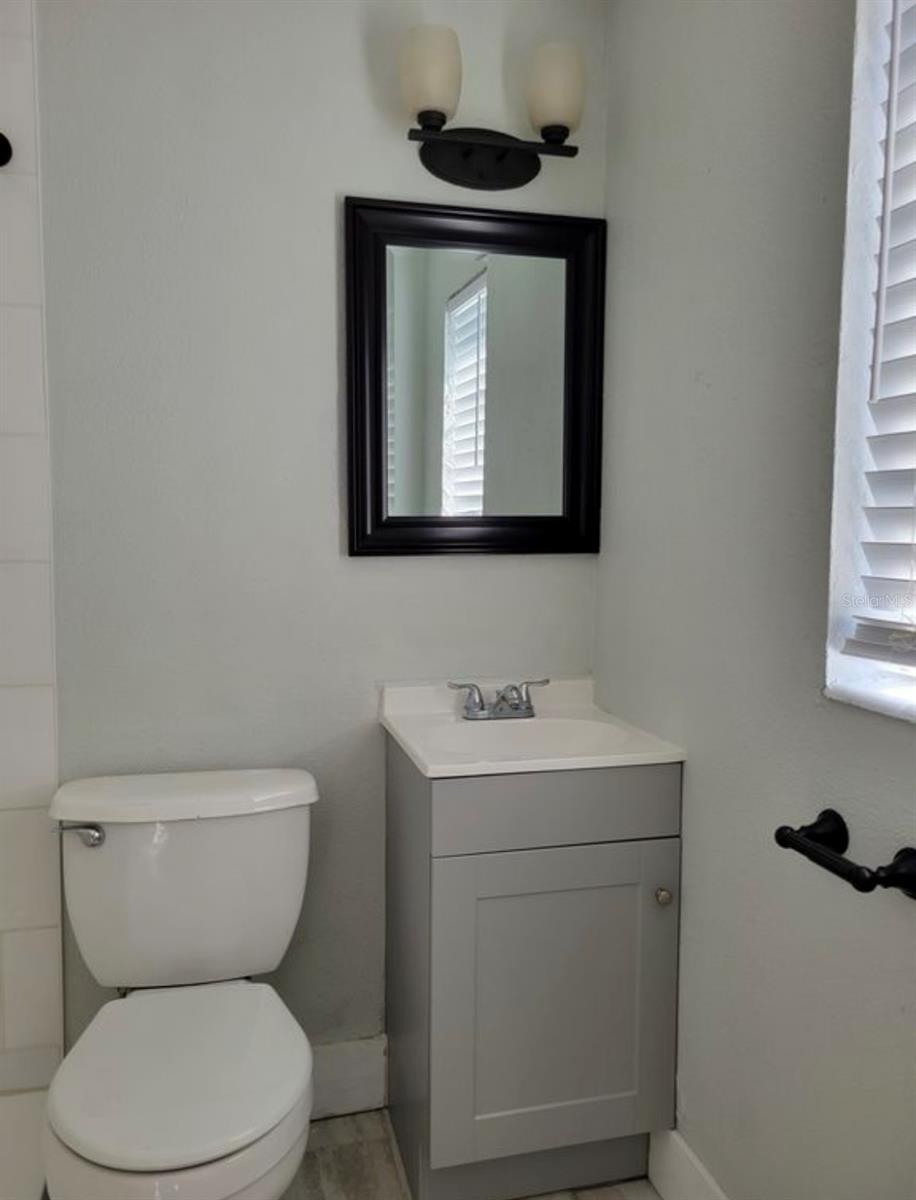 Listing photo id 11 for 330 20th Avenue S