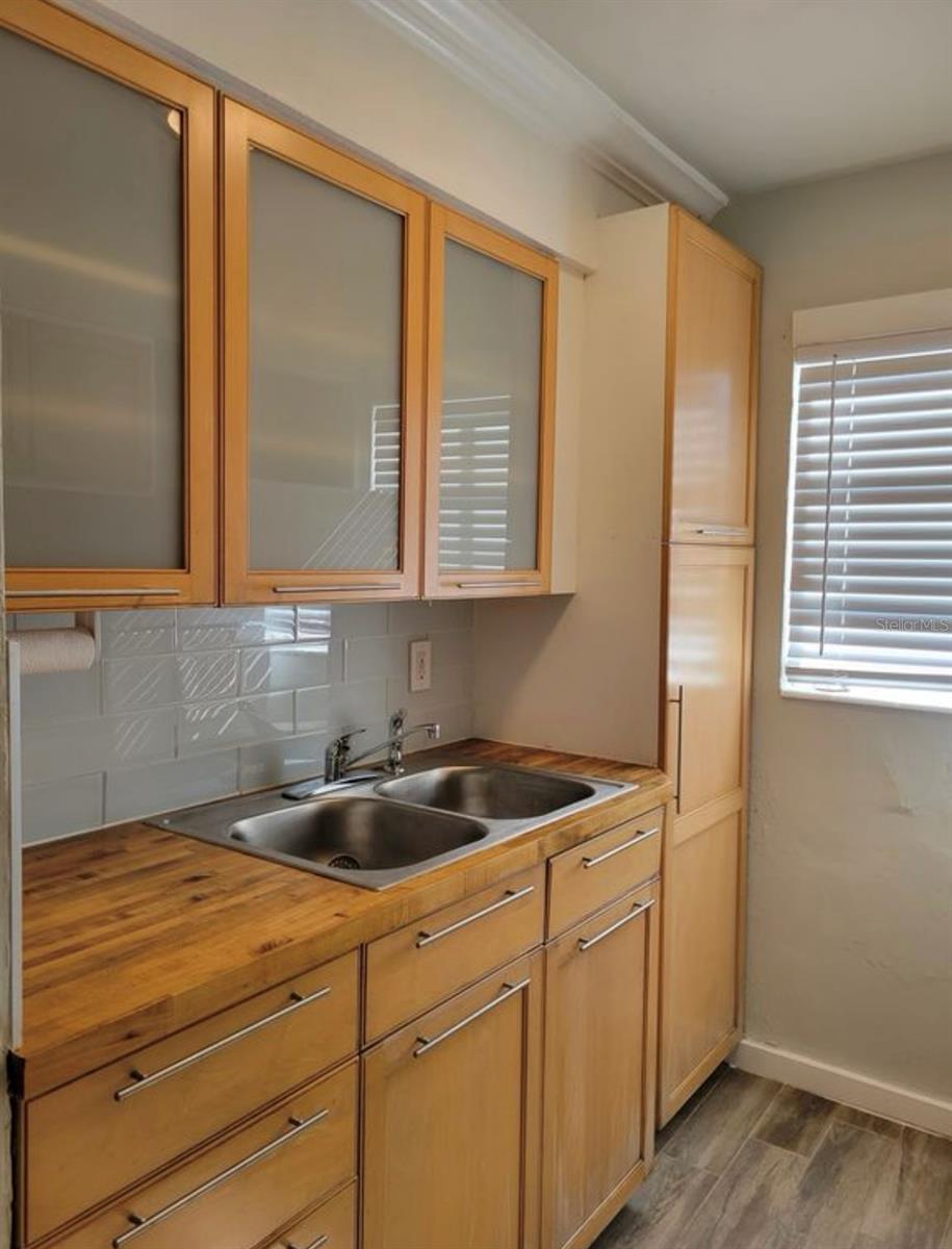 Listing photo id 2 for 330 20th Avenue S