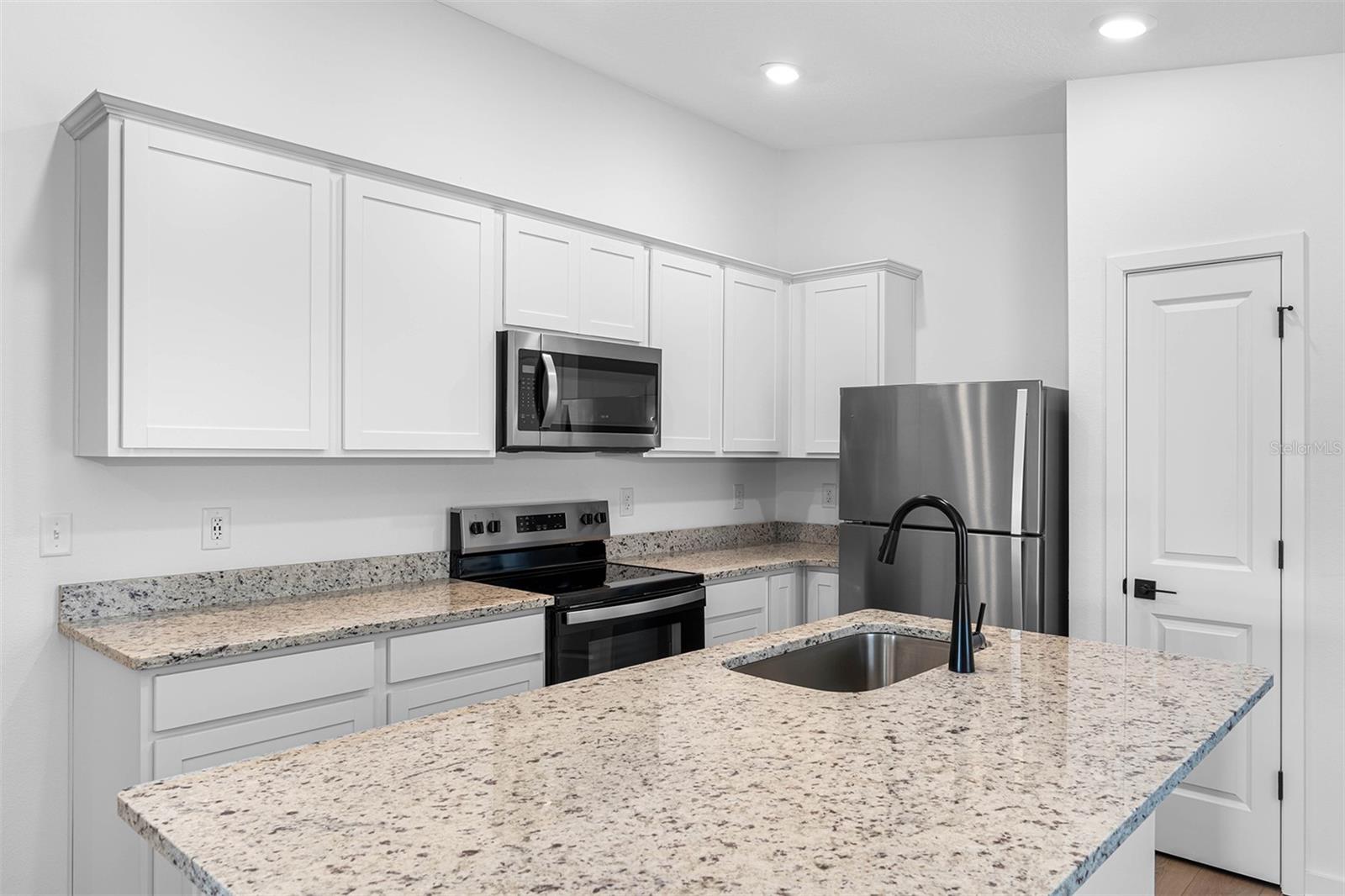 Listing photo id 1 for 10405 Timbercrest Road
